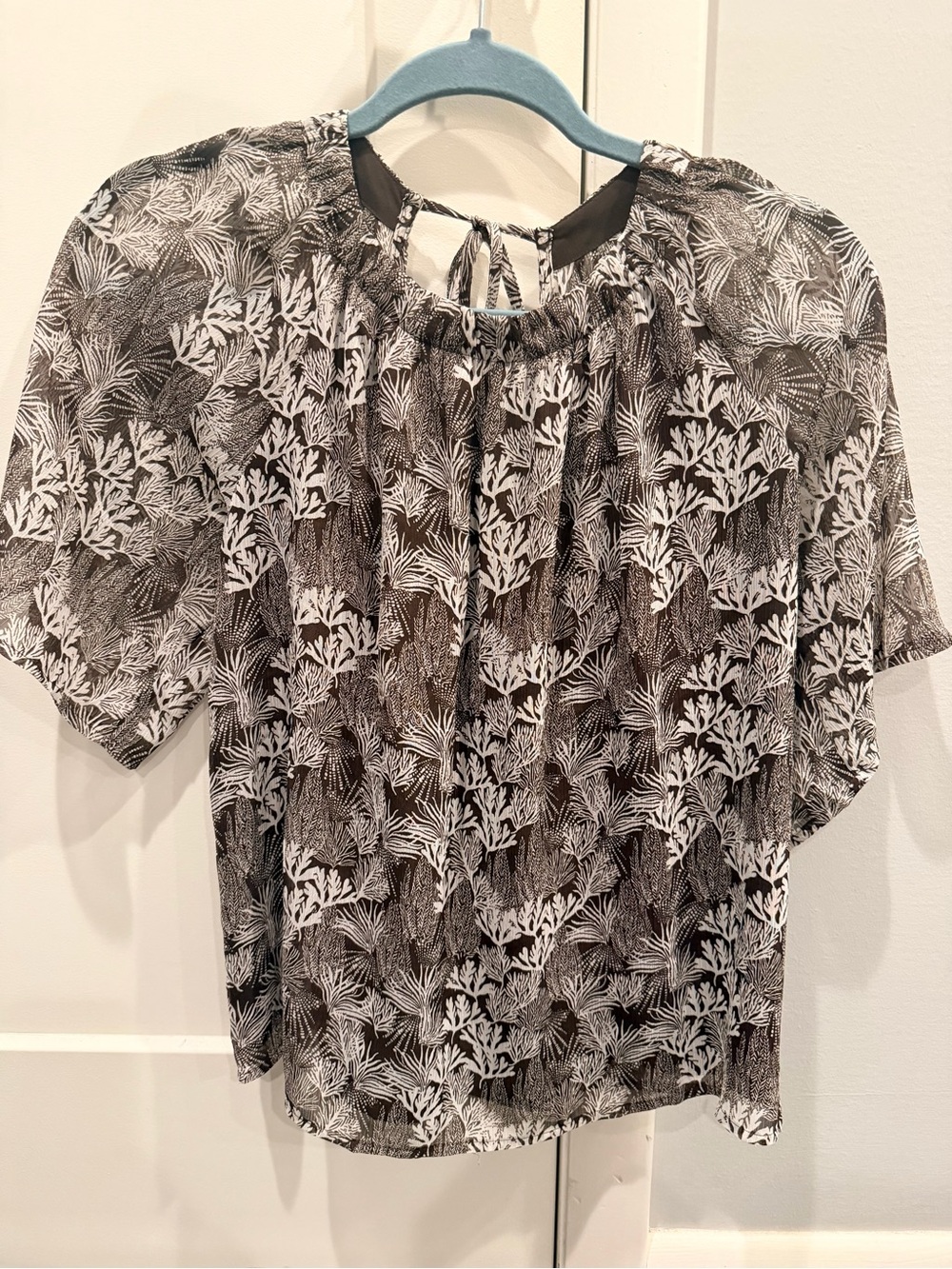 LOFT Brown and White Botanical Print Short Sleeve Blouse small